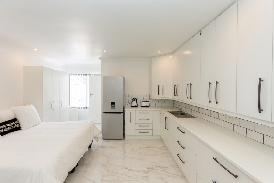 5 Bedroom Property for Sale in Golden Mile Western Cape